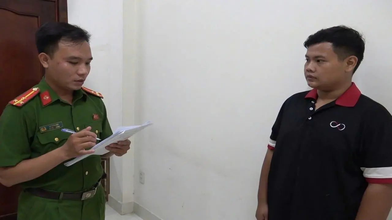 Khởi tố thanh niên trộm vàng, tiền của hàng xóm