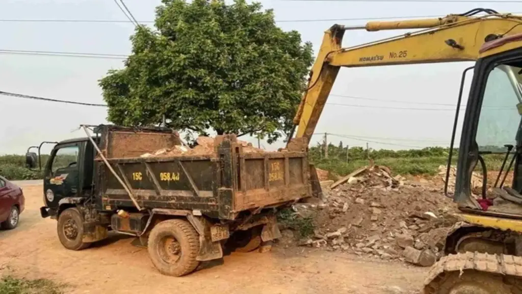 Khởi tố vụ án đổ trái phép hơn 169 tấn chất thải ở Hưng Yên