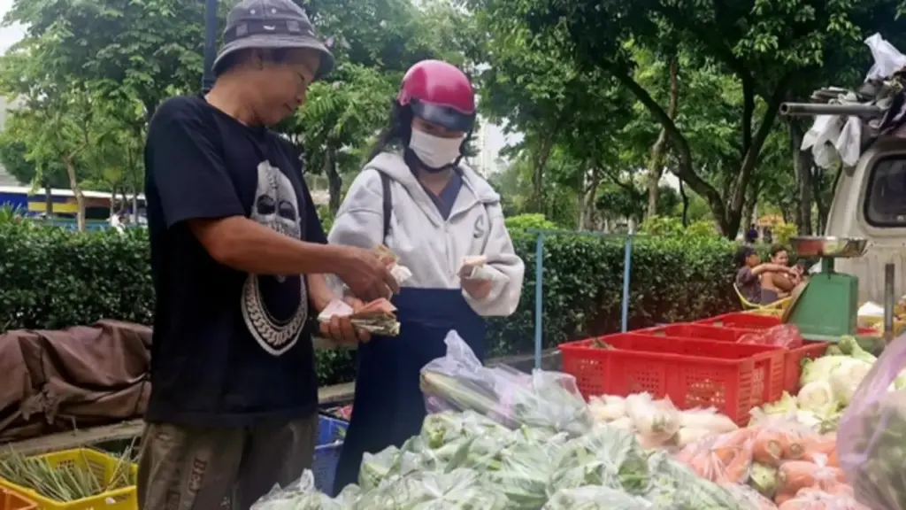 Không còn cứ thích là 'chốt đơn', đây mới là cách người trẻ đang chi tiêu
