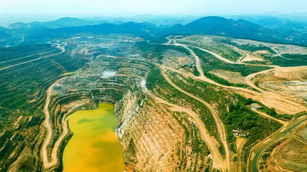 Không đấu giá quyền khai thác quặng vonfram và 2 khu vực quặng vàng