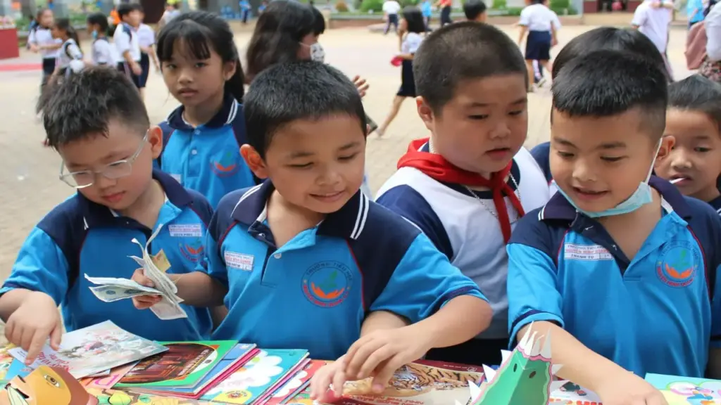 Không thể giao trẻ em cho mạng xã hội: Cho phép với sự kiểm soát nghiêm ngặt