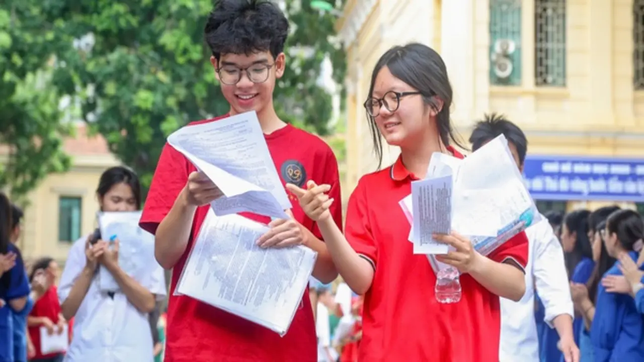 Không thể làm tốt thi tiếng Anh nếu chỉ học trong chương trình