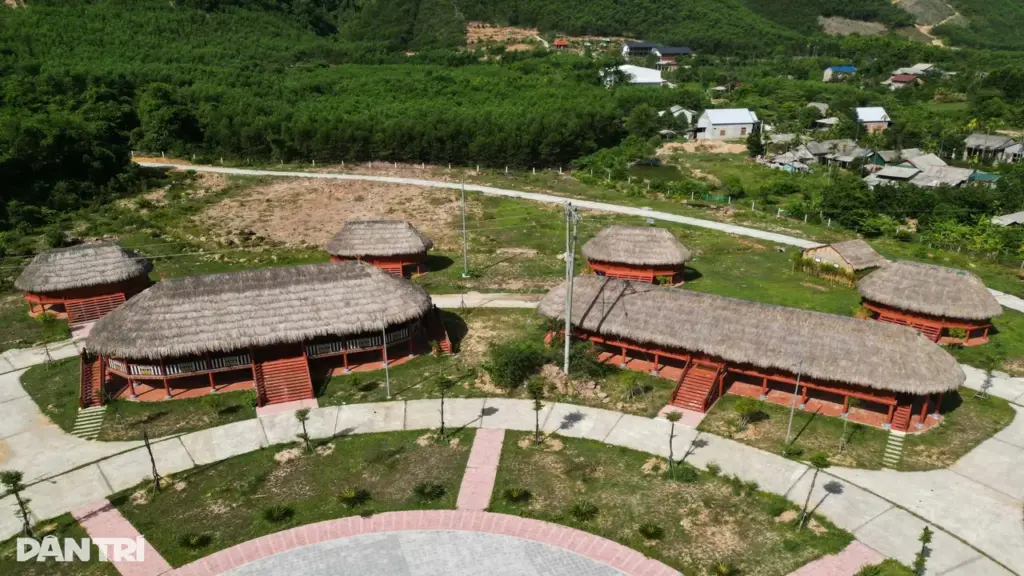 Khu bảo tồn làng văn hóa dân tộc Cơ Tu chậm về đích vì... cột điện