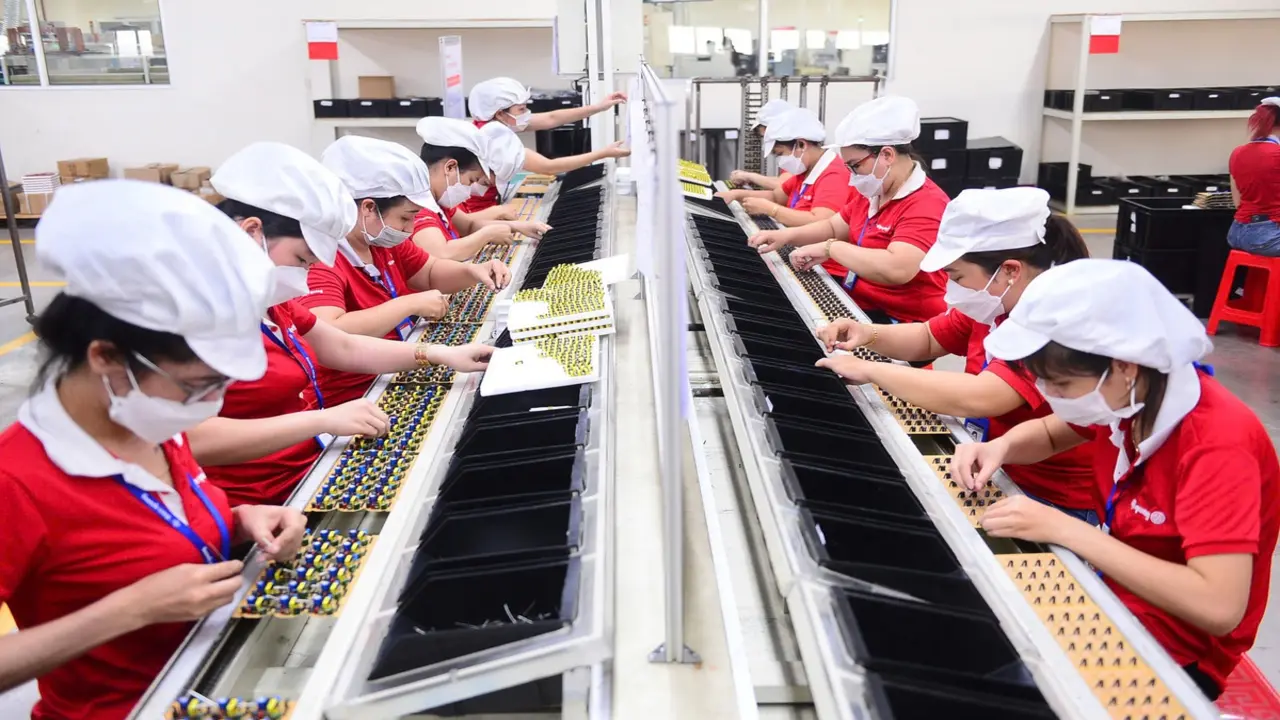 Kinh tế TP.HCM 5 tháng đầu năm: Công nghiệp, thương mại bứt phá, giải ngân vốn đầu tư công mới 16%