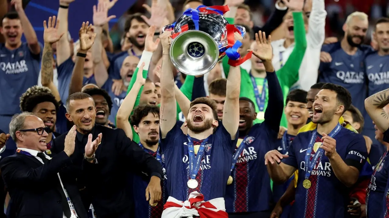 Kvaratskhelia hay nhất mùa giải Champions League 2025-2026
