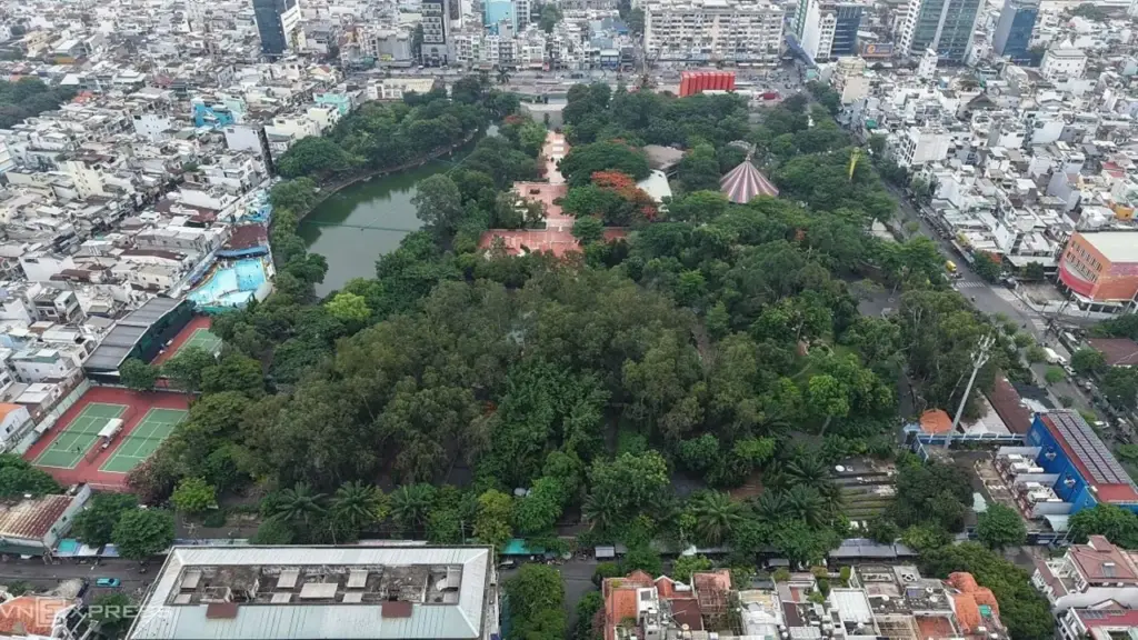 Kỳ siêu liệt sĩ, đồng bào tại Công viên Lê Thị Riêng