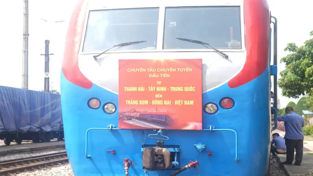 Lần đầu tiên đường sắt chở hàng từ Trung Quốc nối thẳng đến Đồng Nai
