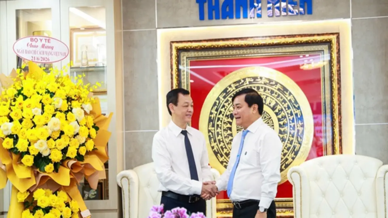Lãnh đạo Bộ Y tế thăm, chúc mừng Báo Thanh Niên