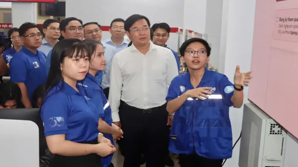 Lãnh đạo TP.HCM thăm, động viên các đội hình 'Mùa hè số'