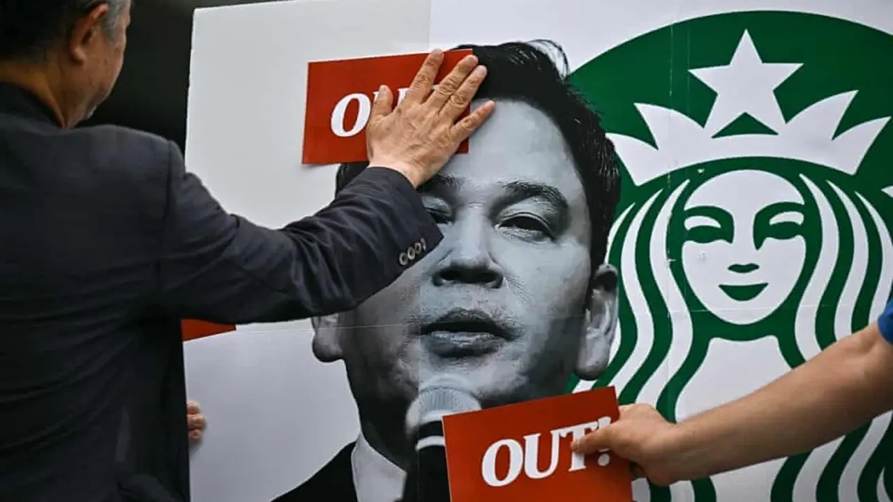 Lãnh đạo và nhân viên Starbucks Hàn Quốc phải học lại lịch sử