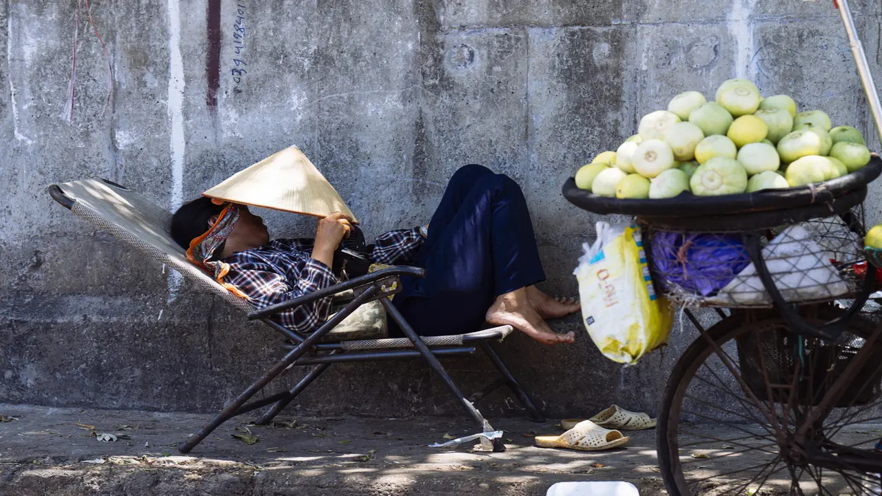 Lao động ngoài trời mất gần 2,5 giờ làm việc mỗi ngày vì nắng nóng