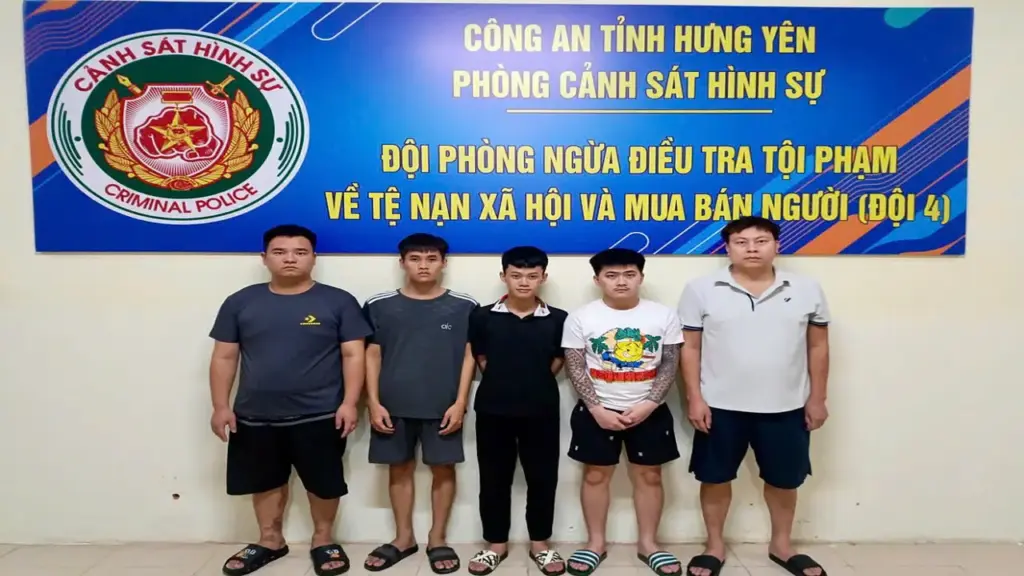 Lập công ty ma để bán hàng loạt tài khoản ngân hàng sang Campuchia