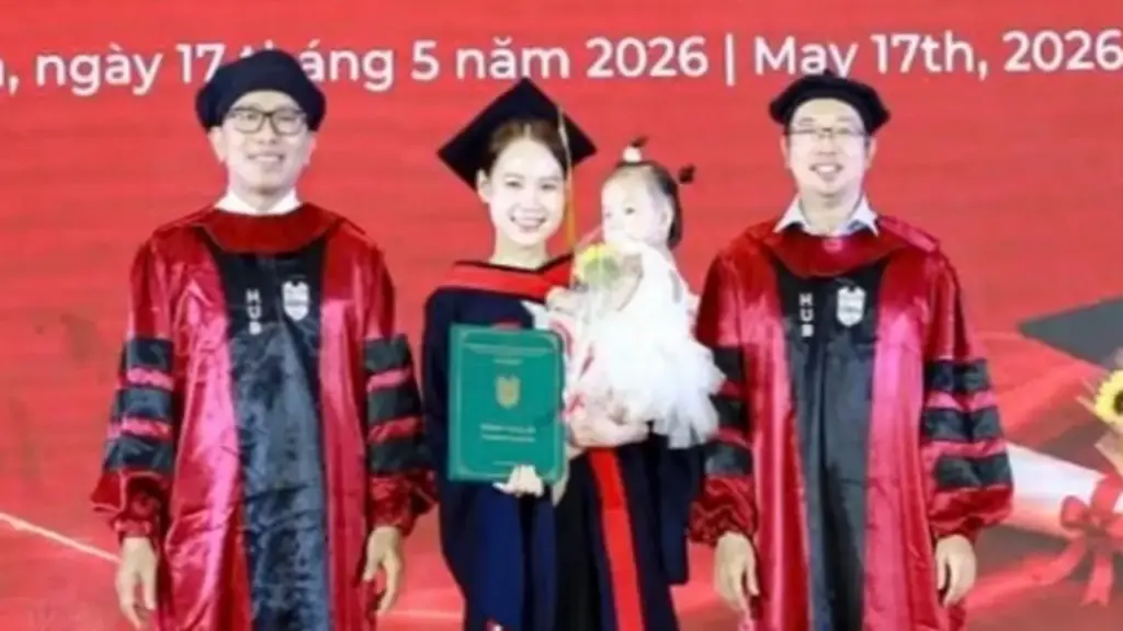 Lễ tốt nghiệp đặc biệt của nữ thạc sĩ: ngày nhận bằng có thêm người đồng hành