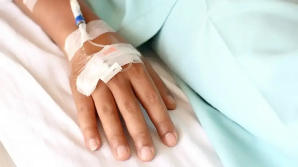 Lén cho con ăn xôi trước giờ mổ vì sợ "đuối sức", bé 10 tuổi suýt nguy kịch