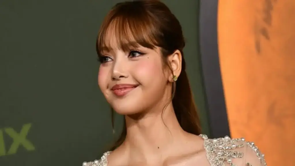 Lisa (BlackPink) bị gia đình bạn trai tỉ phú hủy theo dõi