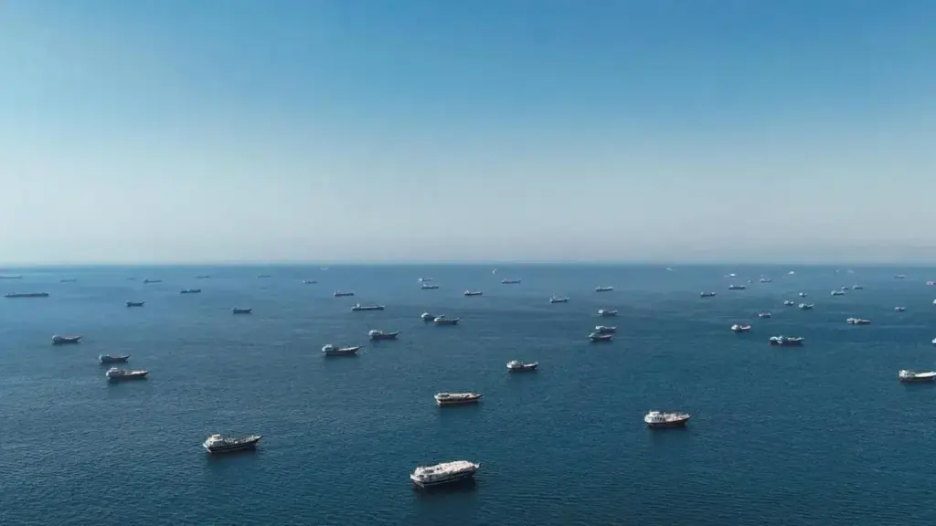 Loạt tàu chở 7 triệu thùng dầu Iran đi qua Hormuz bất chấp phong tỏa từ Mỹ