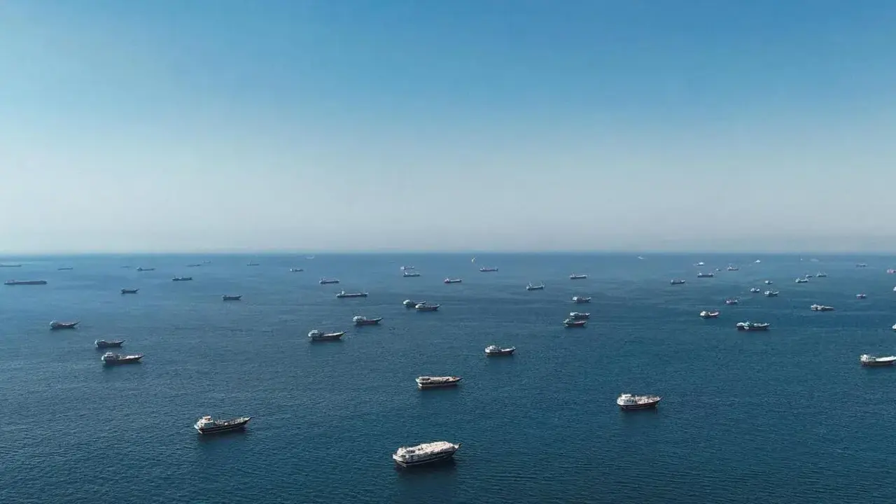 Loạt tàu chở 7 triệu thùng dầu Iran đi qua Hormuz bất chấp phong tỏa từ Mỹ