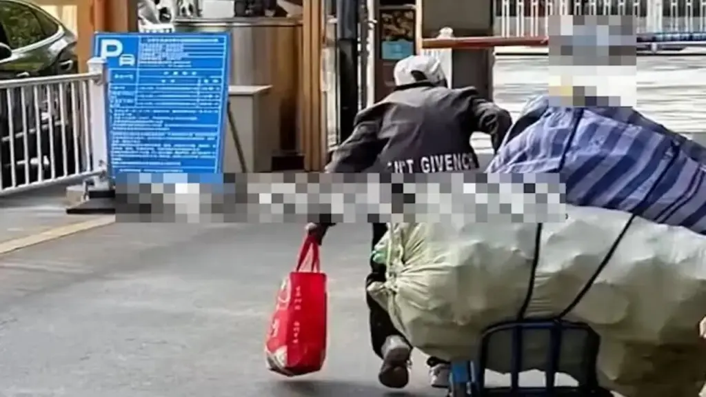 Lời cảm ơn bảo vệ, cụ bà nhặt phế liệu trong luận văn gây xúc động