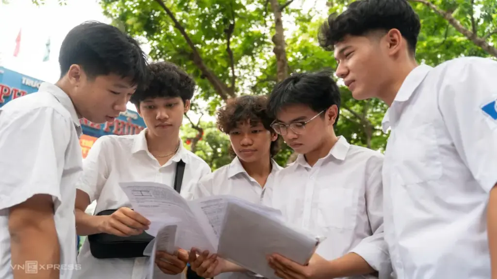 Lời giải chi tiết đề Vật lý thi tốt nghiệp THPT 2026