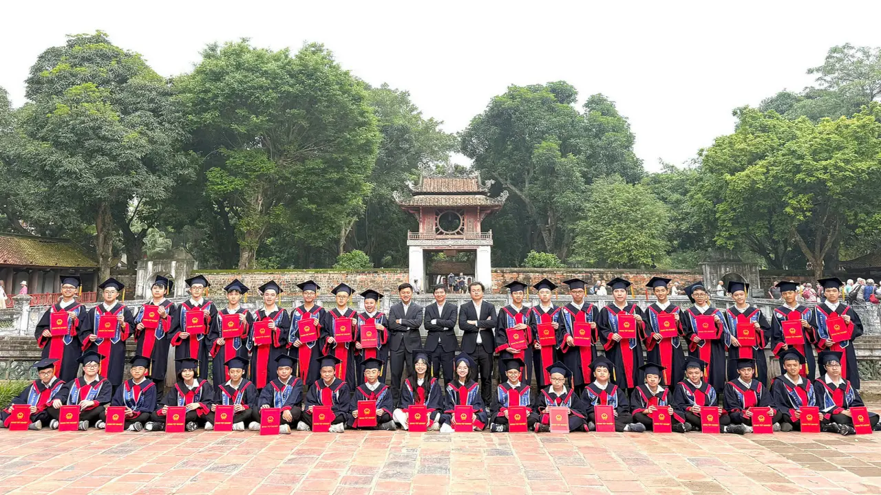 Lớp có 100% học sinh đỗ chuyên Toán, Tin ở Hà Nội
