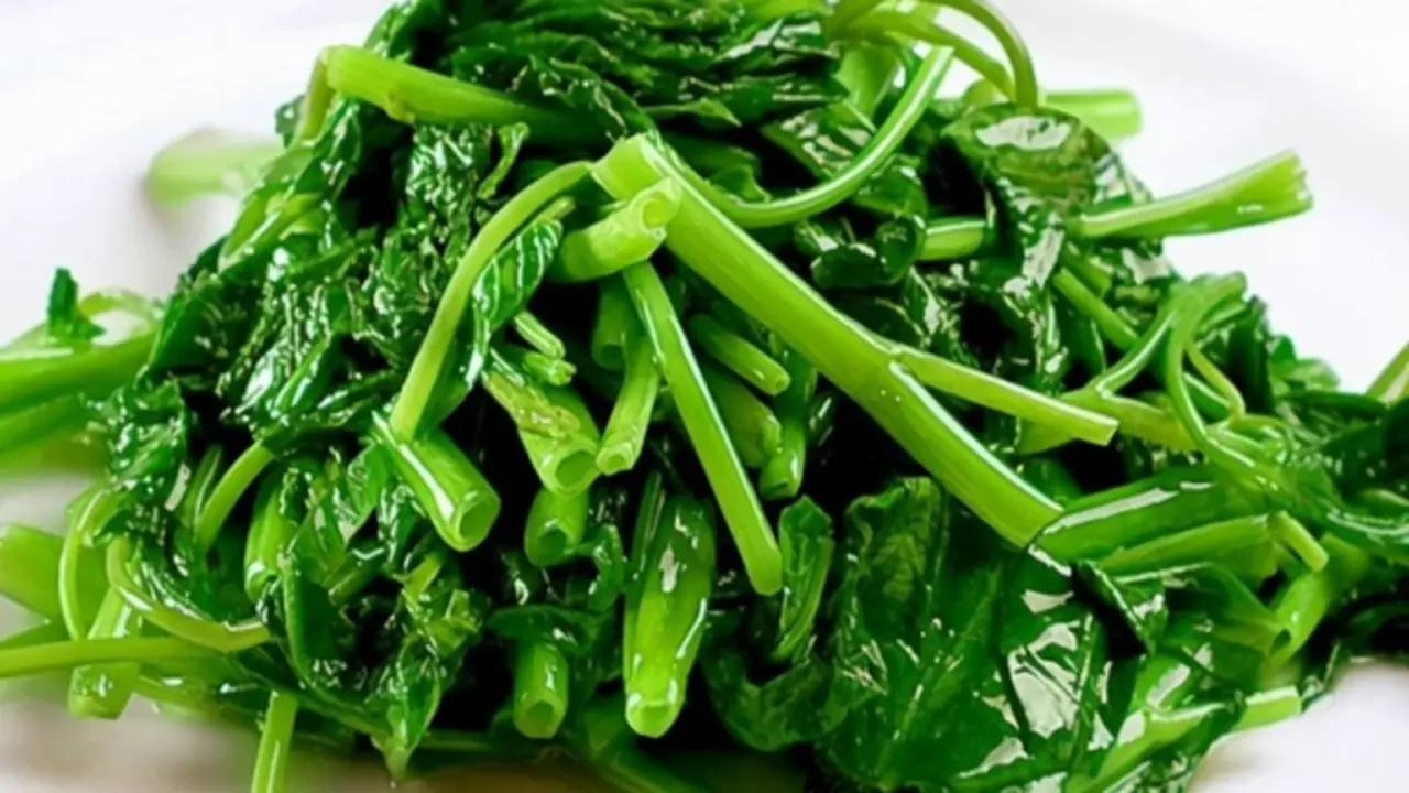 Luộc rau muống tưởng dễ mà khó: Ghi nhớ 5 mẹo để rau xanh giòn, giữ trọn dinh dưỡng