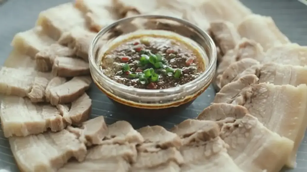 Luộc thịt lợn muốn trắng đẹp, không hôi, hãy nhớ mẹo đơn giản này