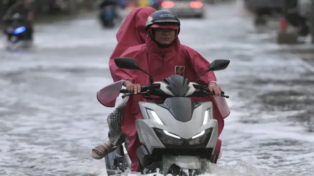 Lượng mưa ở TPHCM tăng dần, cảnh báo ngập