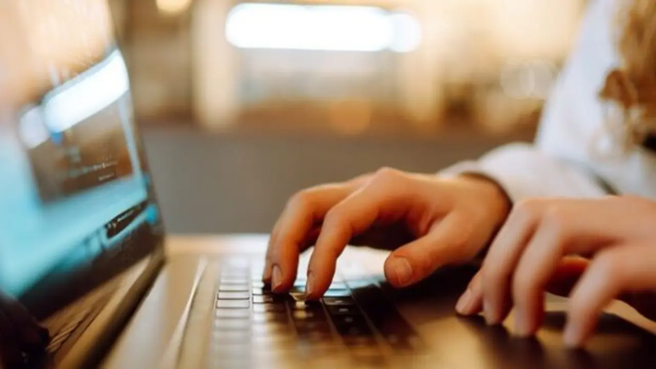 Lý do dân văn phòng vẫn chuộng chuột dù laptop có touchpad?