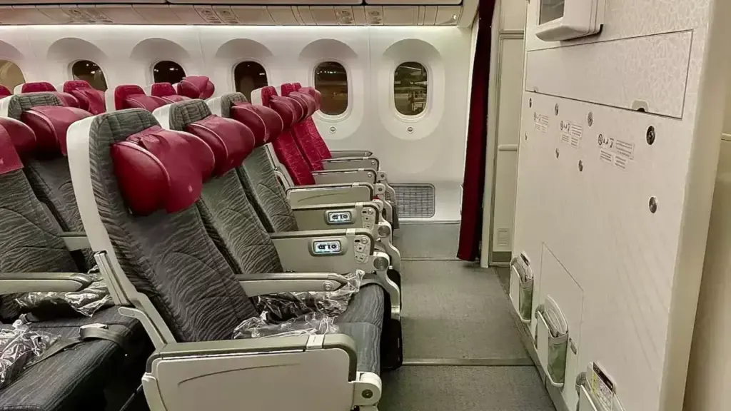 Lý do ghế vách ngăn trên máy bay bị khách 'hắt hủi'