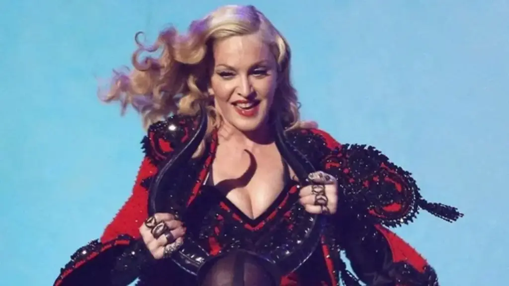 Madonna dự định 'hồi sinh' cuốn sách ảnh gây sốc