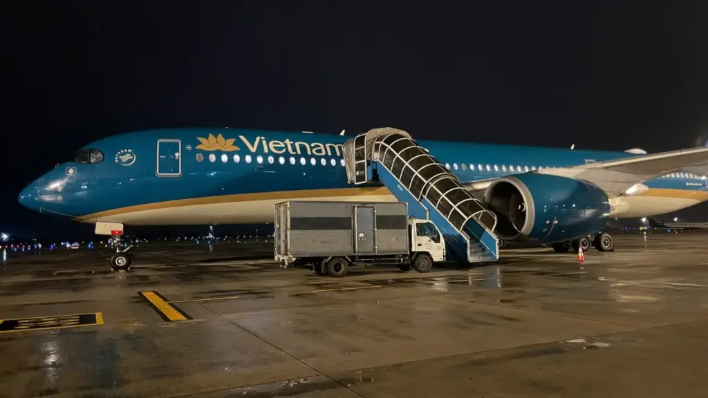 Máy bay Vietnam Airlines đưa 124 chiến sĩ đi cứu hộ động đất tại Venezuela
