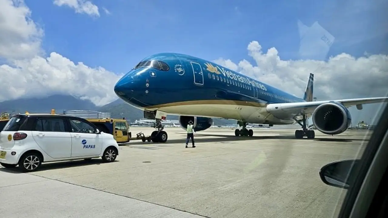 Máy bay Vietnam Airlines hạ cánh xuống Hong Kong để cấp cứu hành khách