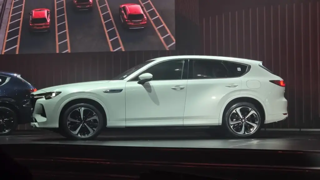 Mazda CX-60 chốt giá 1,699 tỉ ở Việt Nam: Máy hybrid 280 mã lực, AWD, to cỡ Mercedes-Benz GLC