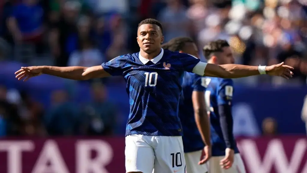 Mbappe phá kỷ lục ghi bàn ở tuyển Pháp