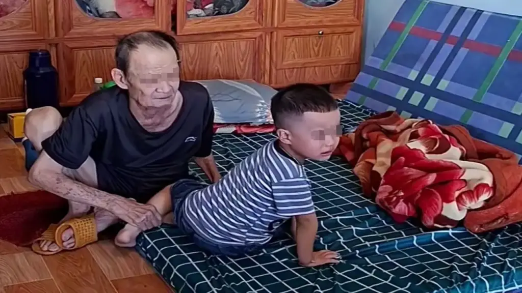 Mẹ tố cáo con trai bị bạo hành khi sống cùng ông bà nội