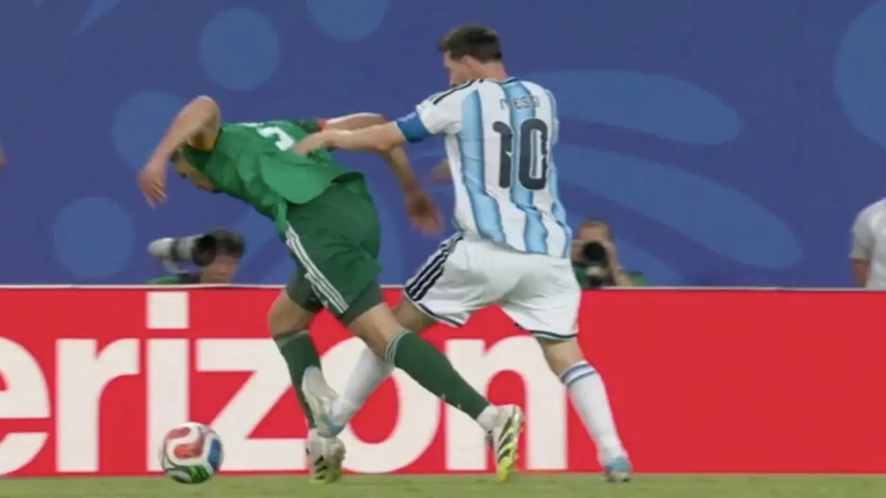 Messi có đáng bị đuổi ở trận thắng Algeria?