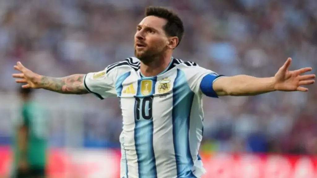 Messi đi vào lịch sử World Cup