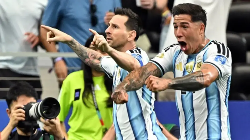 Messi lập cú đúp phá kỷ lục mọi thời đại World Cup, Argentina thắng Áo 2-0, sớm giành vé knock-out