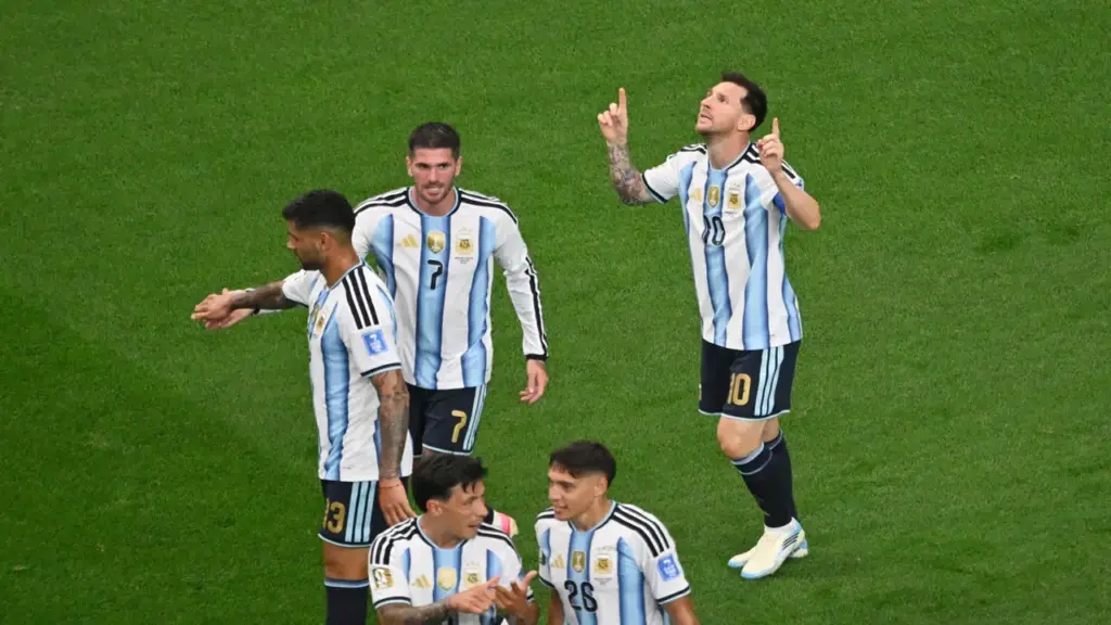 Messi phá kỷ lục ghi bàn lịch sử World Cup