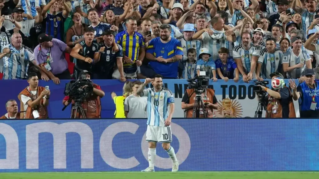 Messi: 'Tôi khóc không phải vì bóng đá'