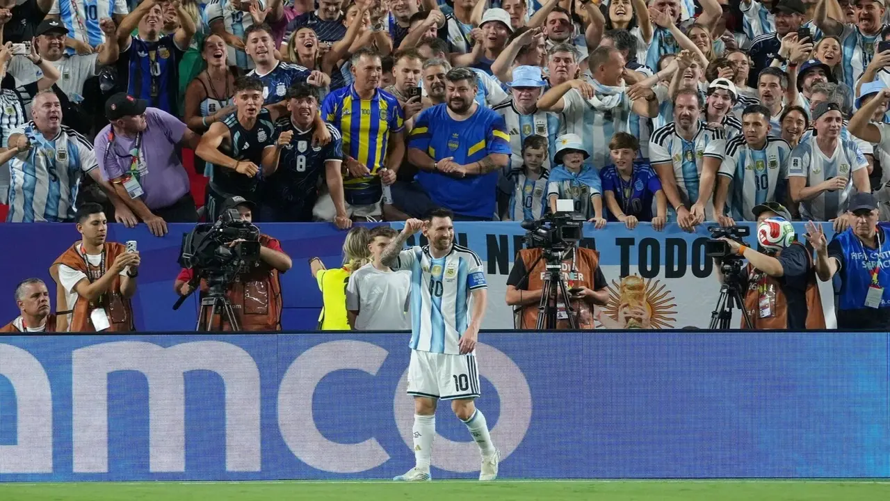 Messi: 'Tôi khóc không phải vì bóng đá'