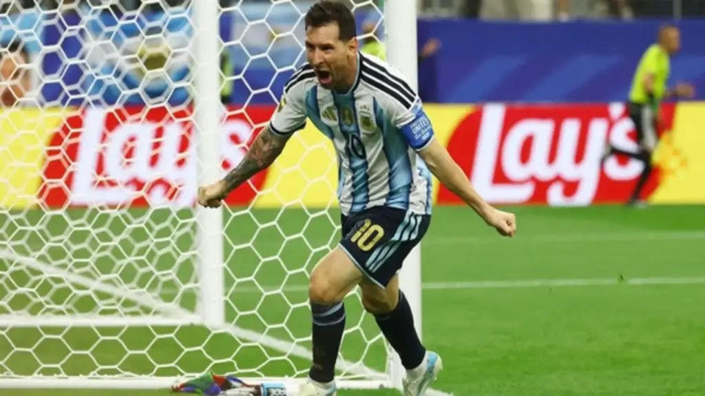 Messi và nghịch lý giữa dòng chảy bóng đá hiện đại
