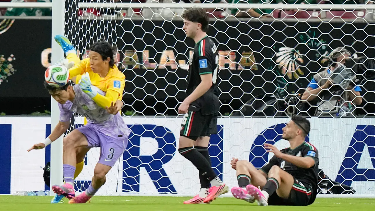 Mexico 1-0 Hàn Quốc (H2): HLV chủ nhà bất mãn