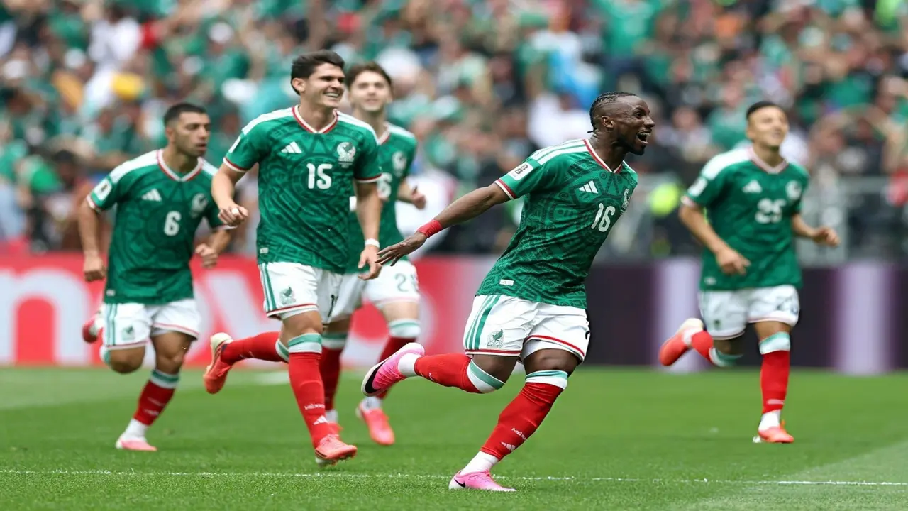 Mexico 1-0 Nam Phi (hiệp 1): Bàn mở tỷ số sớm