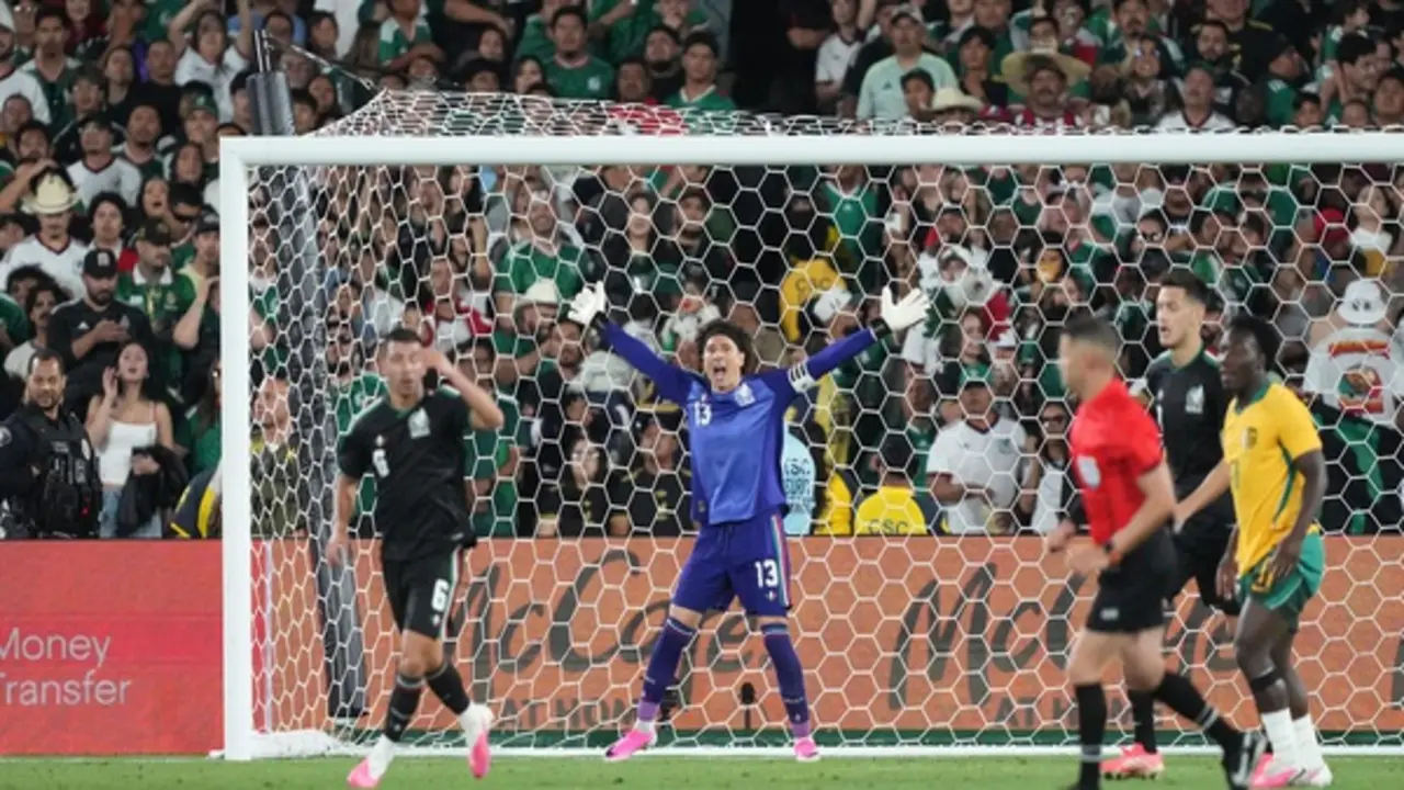 Mexico chính thức điền tên thủ môn Ochoa dự World Cup, sánh ngang Messi và Ronaldo