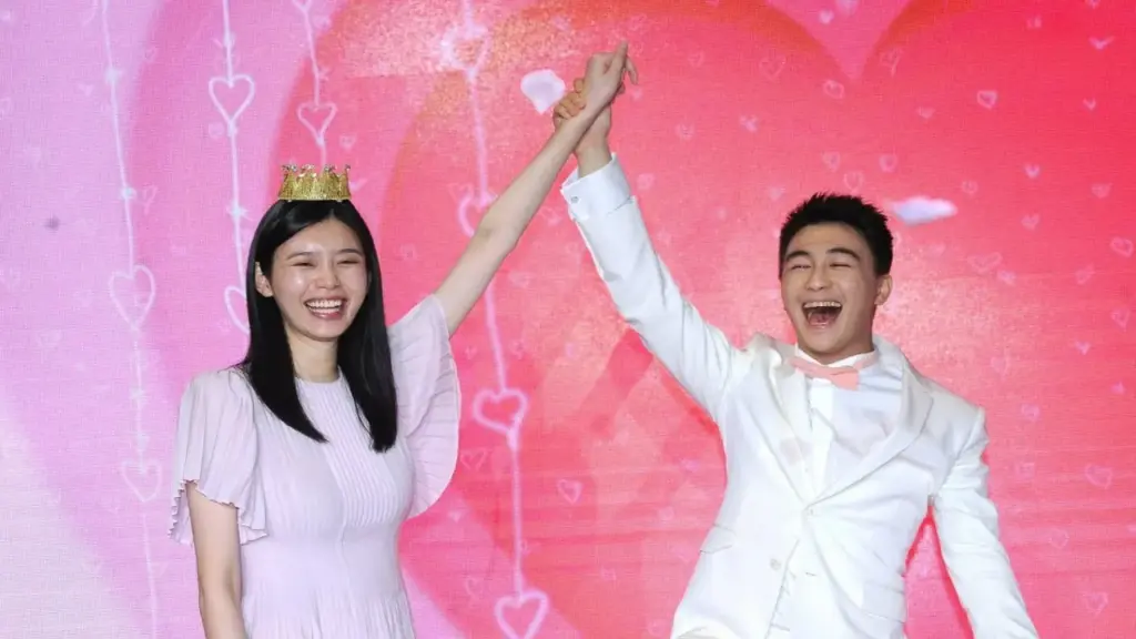 Mối tình con trai 'Vua sòng bạc' và siêu mẫu nội y