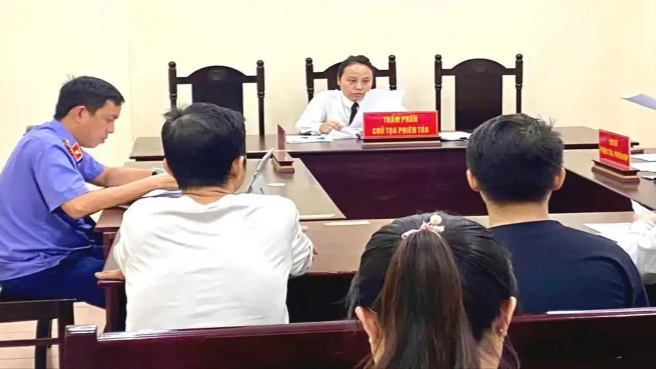 Một người ở TPHCM bị tòa cấm ra đường ban đêm