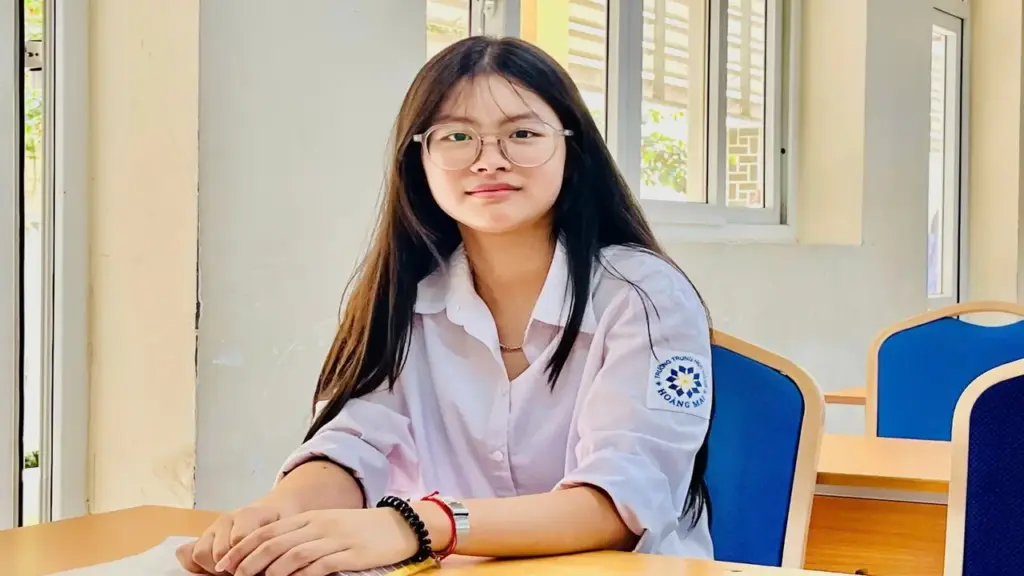 Một thí sinh bay hơn 2.000km tới Hà Nội thi vào lớp 10 chuyên Sư phạm