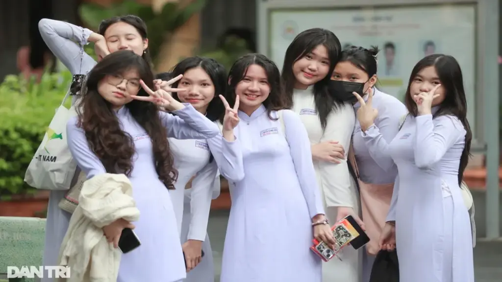 Một trường chuyên ở Hà Nội hạ điểm chuẩn lớp 10, có khối giảm hơn 1 điểm