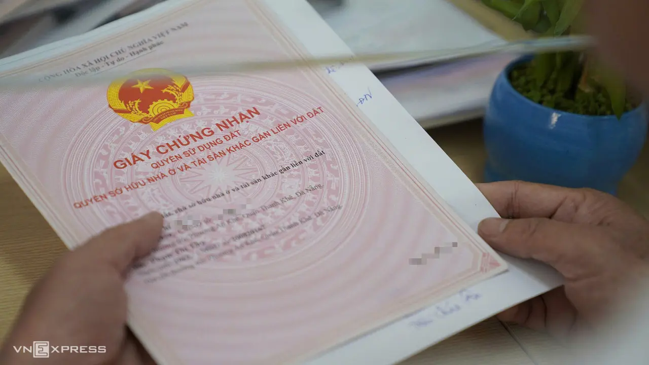 Mua nhà nhưng không có quyền với đất, cán bộ khởi kiện khi bị thu hồi